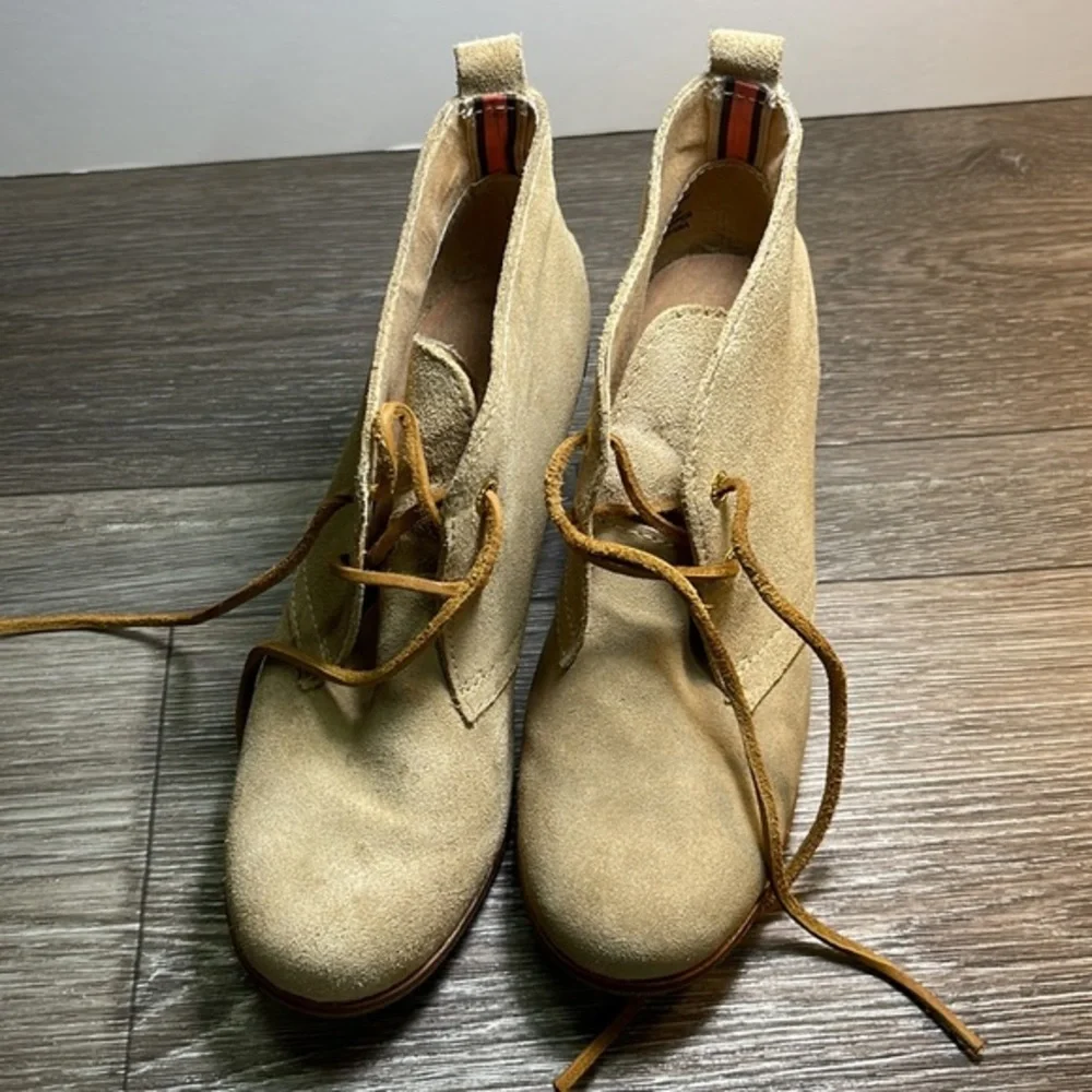 Sperry boots woman’s size 6 (a133)